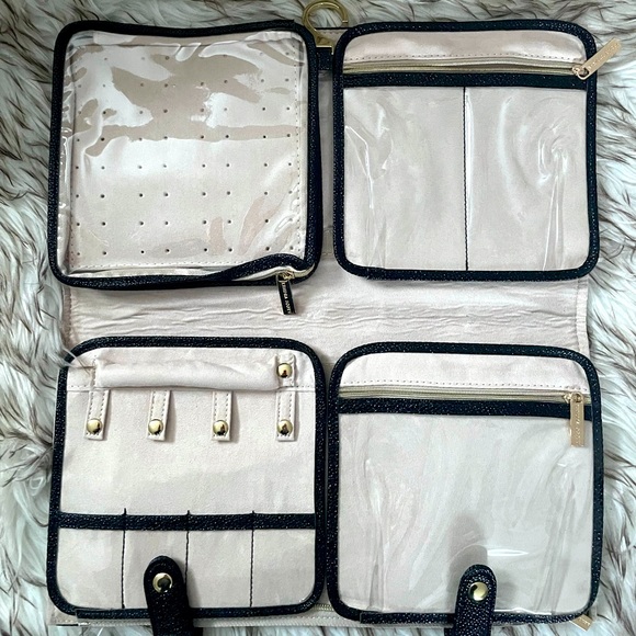 Kendra Scott Jet Set Travel Organizer - Picture 4 of 4